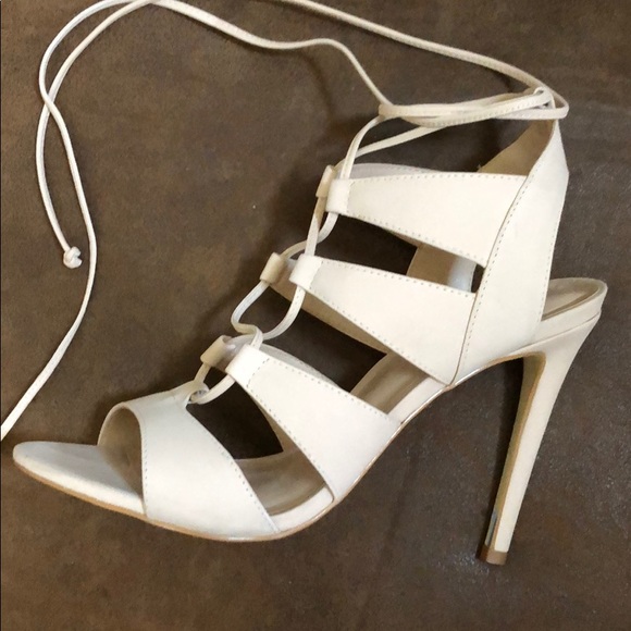 Steve Madden lace-up leather heels. Size 9 - Picture 10 of 10